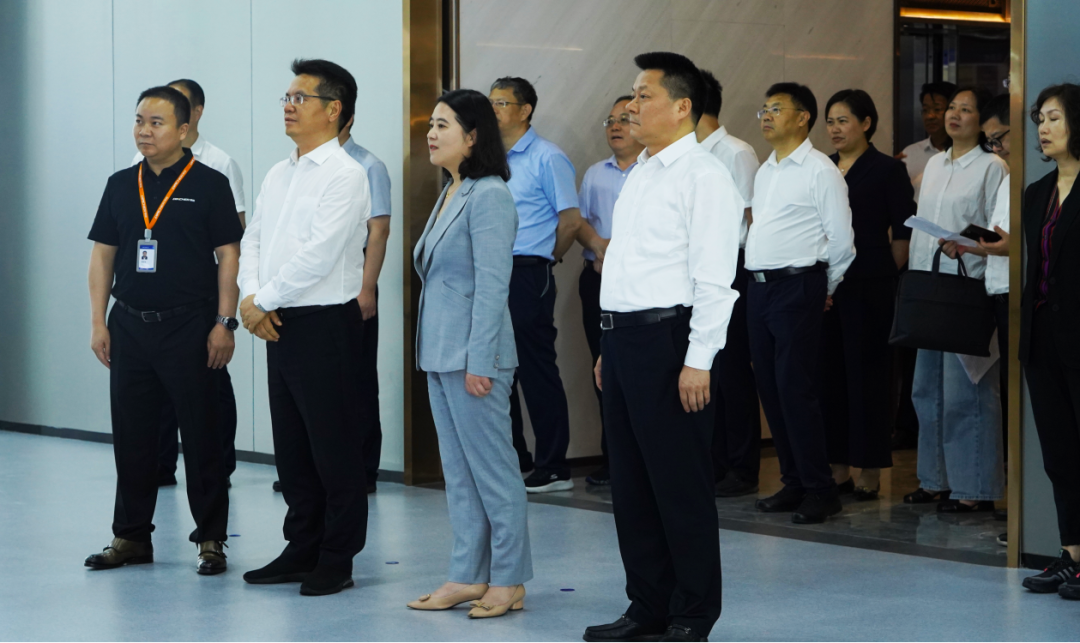 徐州市市委副書記、市長王劍鋒一行(háng / xíng)調研艾可艾姆科技